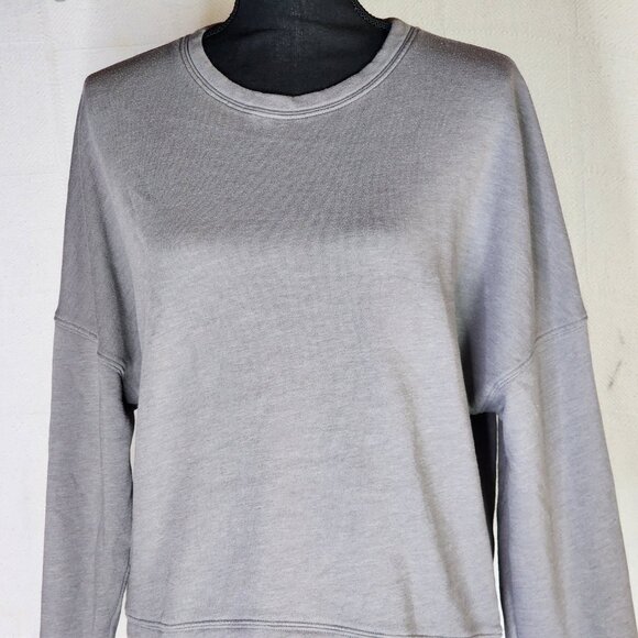 Fabletics Gray Long Sleeve Crew Neck Cropped Soft Fleece Lined Sweatshirt Size L - Picture 5 of 16